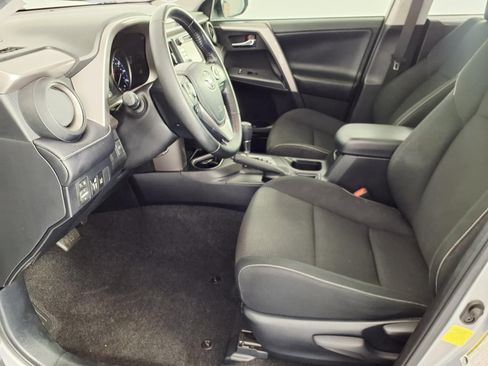 Used 2018 Toyota RAV4 XLE FWD image 12