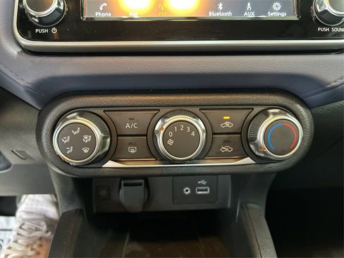 Used 2024 Nissan Versa SV FWD image 28