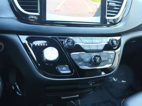 Used 2026 Chrysler Pacifica Select FWD image 17