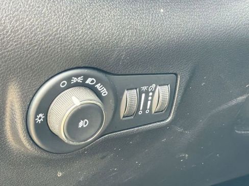 Used 2025 Jeep Compass Trailhawk image 17