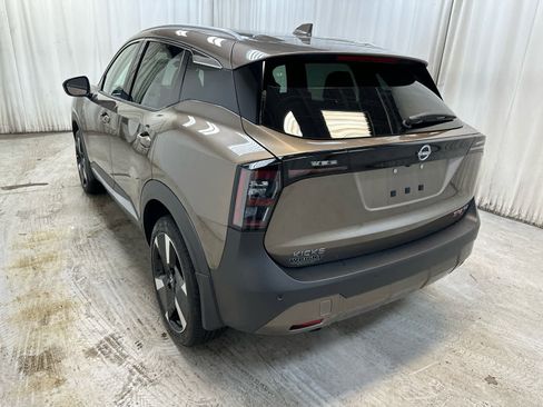 New 2025 Nissan Kicks SR image 2
