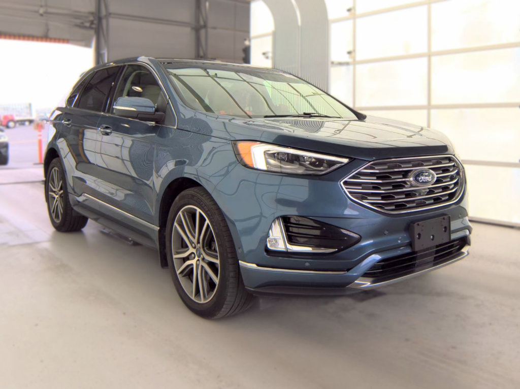 Used 2019 Ford Edge Titanium w/ Equipment Group 301A AWD/4WD image 2