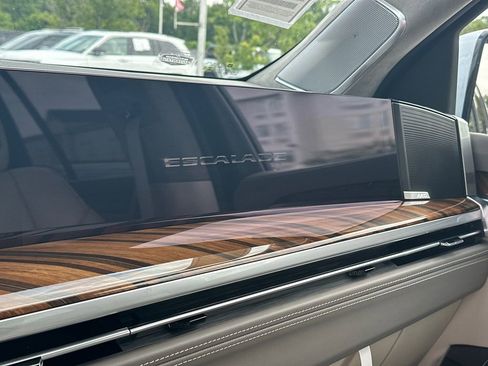 Certified 2026 Cadillac Escalade Platinum Sport w/ LPO, ONYX Package AWD/4WD image 31