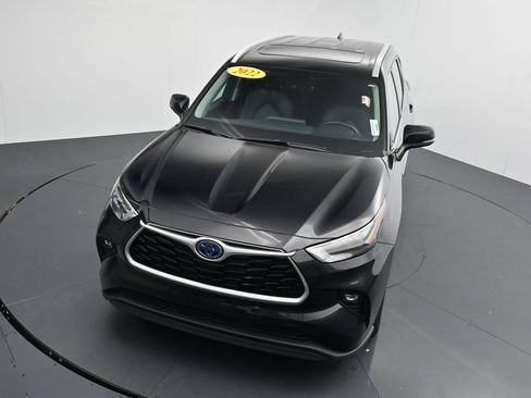 Used 2022 Toyota Highlander XLE AWD/4WD image 28