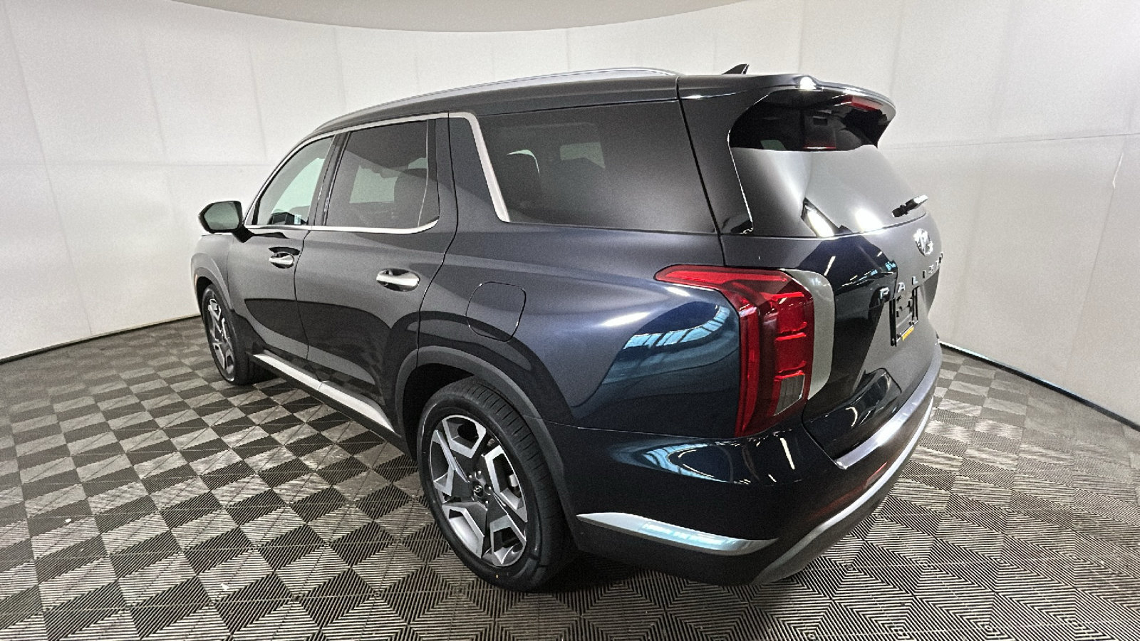 Used 2024 Hyundai Palisade Limited AWD/4WD image 5