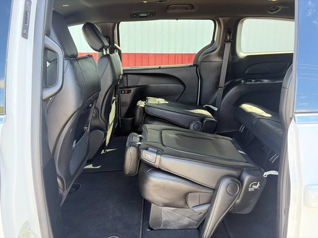 Used 2025 Chrysler Pacifica Select FWD image 42