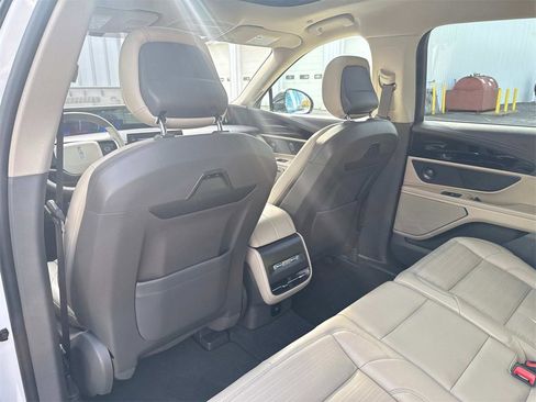 Used 2025 Lincoln Nautilus Reserve w/ Jet Appearance Package image 15