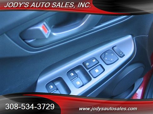 Used 2023 Hyundai Kona SEL AWD/4WD image 3