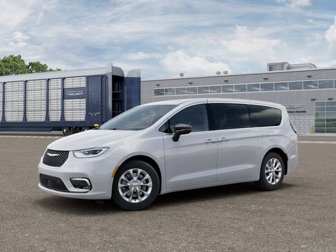 New 2026 Chrysler Pacifica Select image 2