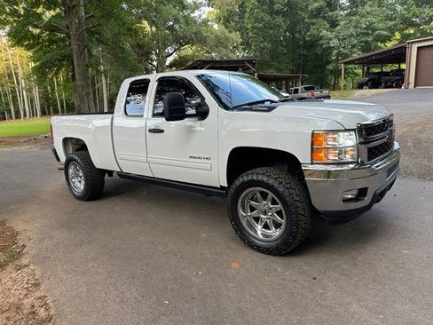 Used 2011 Chevrolet Silverado 2500 LT w/ Interior Plus Package RWD image 4