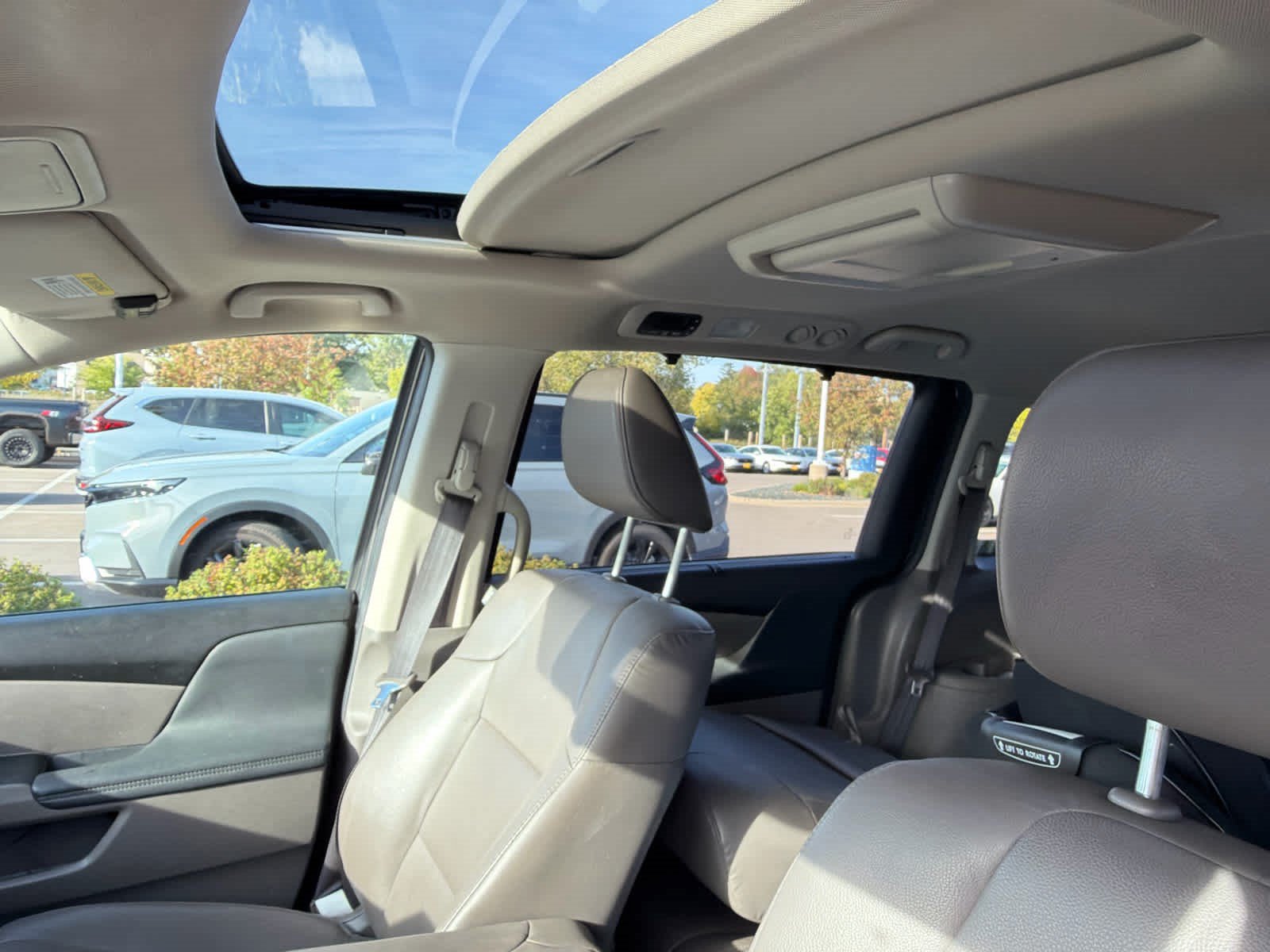 Used 2015 Honda Odyssey Touring image 10