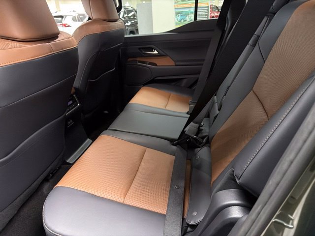 Used 2026 Lexus GX 550 w/ Accessory Package (31) AWD/4WD image 15