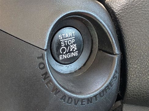Used 2019 Jeep Renegade Trailhawk w/ LED Lighting Group AWD/4WD image 19