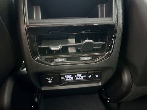 Used 2024 Jeep Grand Cherokee Limited w/ Luxury Tech Group II RWD image 25