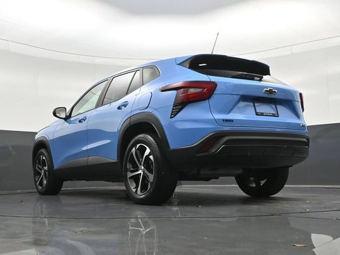 Used 2024 Chevrolet Trax RS FWD image 22