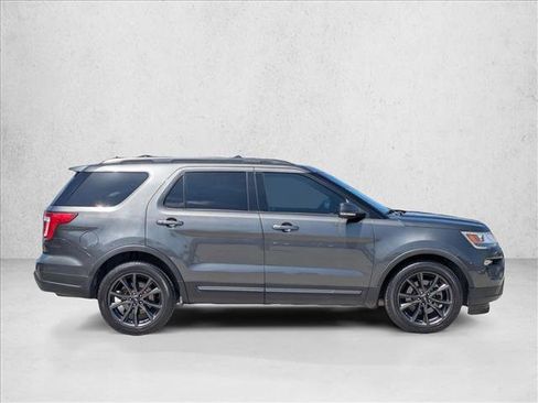 Certified 2018 Ford Explorer XLT w/ Equipment Group 202A FWD image 4