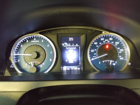 Used 2017 Toyota Camry XLE image 23