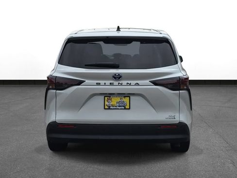 Certified 2024 Toyota Sienna XLE FWD image 7