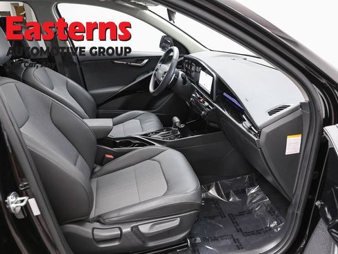 Used 2023 Kia Niro EX Touring FWD image 24