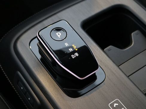 Used 2023 Nissan Ariya AWD image 54