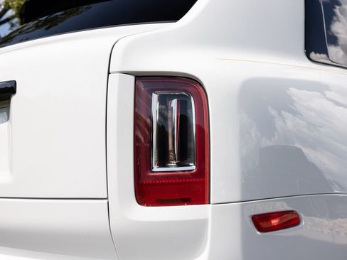 Certified 2022 Rolls-Royce Cullinan Black Badge w/ Dark Exterior Package AWD/4WD image 69