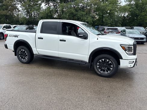 Used 2021 Nissan Titan PRO-4X w/ Pro-4x Convenience Package AWD/4WD image 23