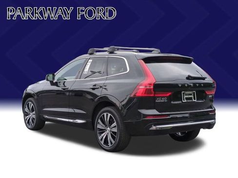 Used 2023 Volvo XC60 B5 Plus w/ Climate Package AWD/4WD image 3