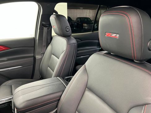 Used 2025 Chevrolet Traverse Z71 AWD/4WD image 17