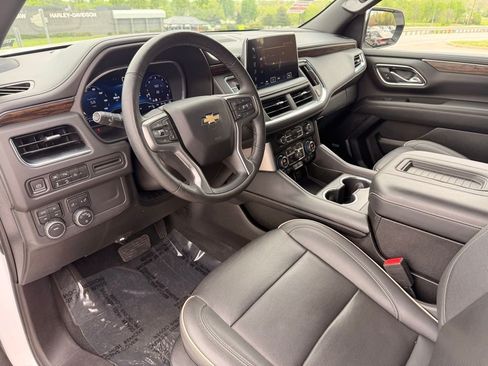 Used 2023 Chevrolet Suburban Premier AWD/4WD image 7