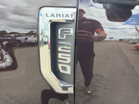 Used 2019 Ford F250 Lariat w/ Lariat Ultimate Package AWD/4WD image 7