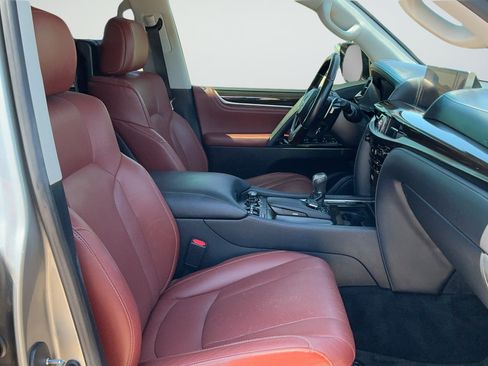 Used 2017 Lexus LX 570 4WD w/ Luxury Package image 21