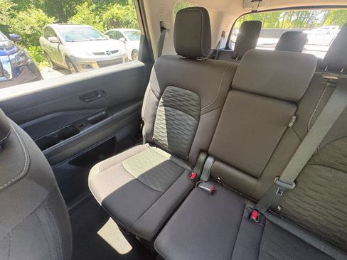 Used 2025 Nissan Pathfinder SV FWD image 38