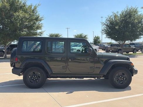 Used 2022 Jeep Wrangler Unlimited Sport AWD/4WD image 7