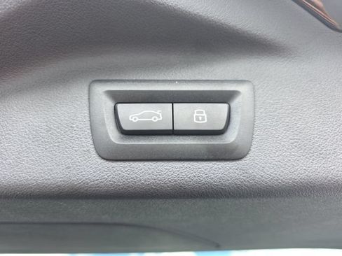 Used 2025 BMW X7 M60i AWD/4WD image 15