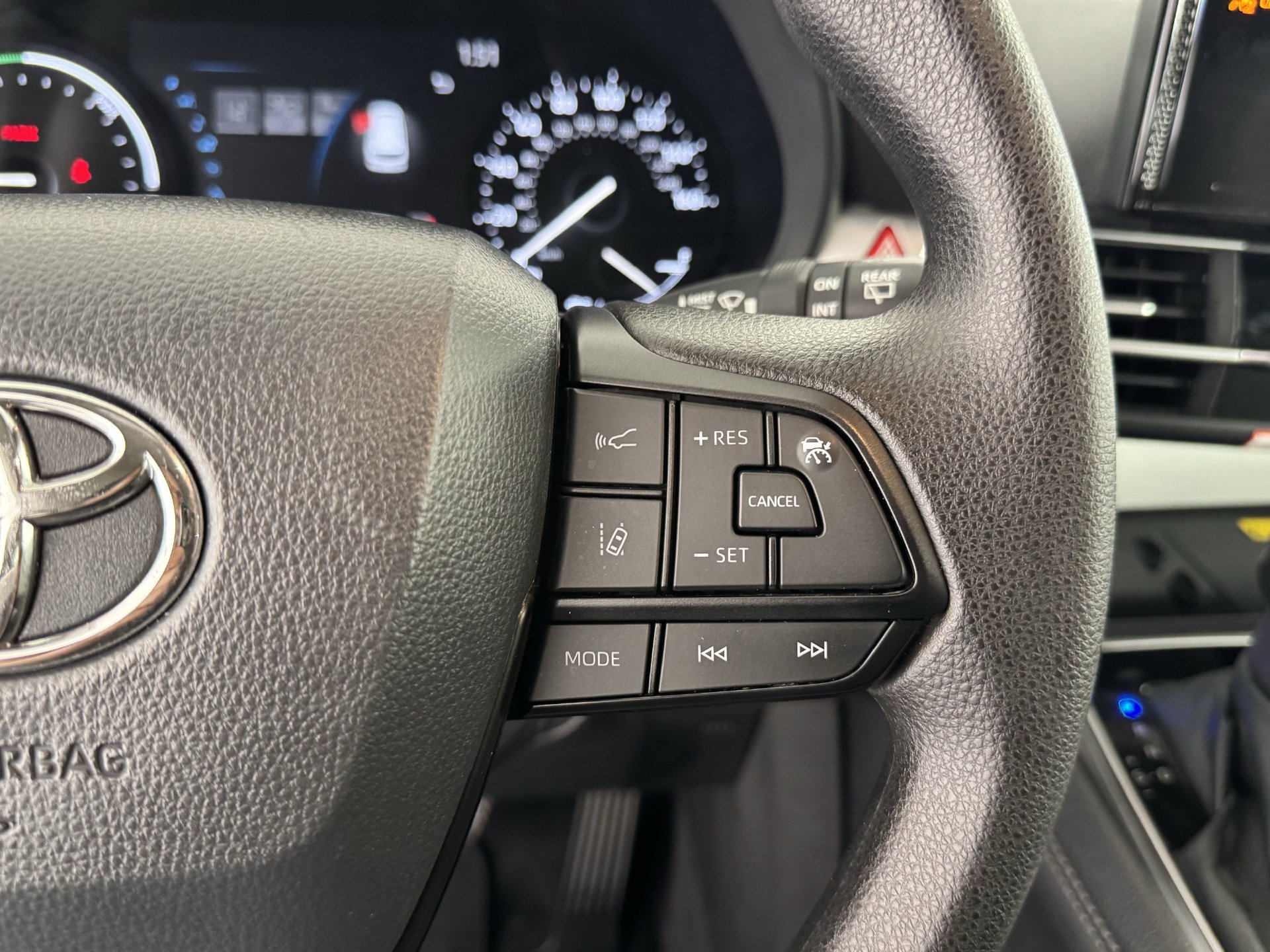 Certified 2026 Toyota Sienna LE FWD image 29