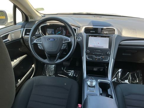 Used 2019 Ford Fusion SE FWD image 14