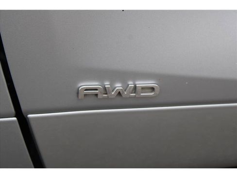 Used 2021 Toyota Highlander XLE AWD/4WD image 39