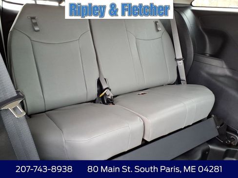 Used 2025 Toyota Sienna XLE FWD image 12