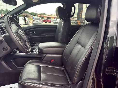 Used 2019 Nissan Titan SL w/ Midnight Edition AWD/4WD image 15