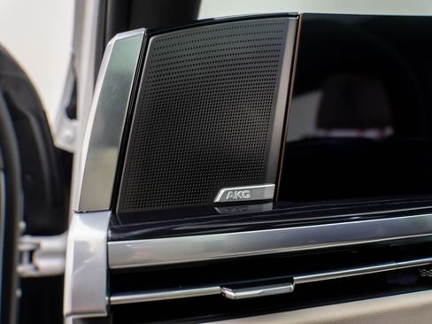 Certified 2025 Cadillac Escalade ESV Sport w/ LPO, ONYX Package image 19