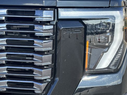 Used 2025 GMC Sierra 2500 Denali Ultimate image 6