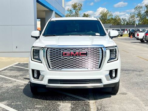 Used 2021 GMC Yukon Denali w/ Denali Premium Package image 12