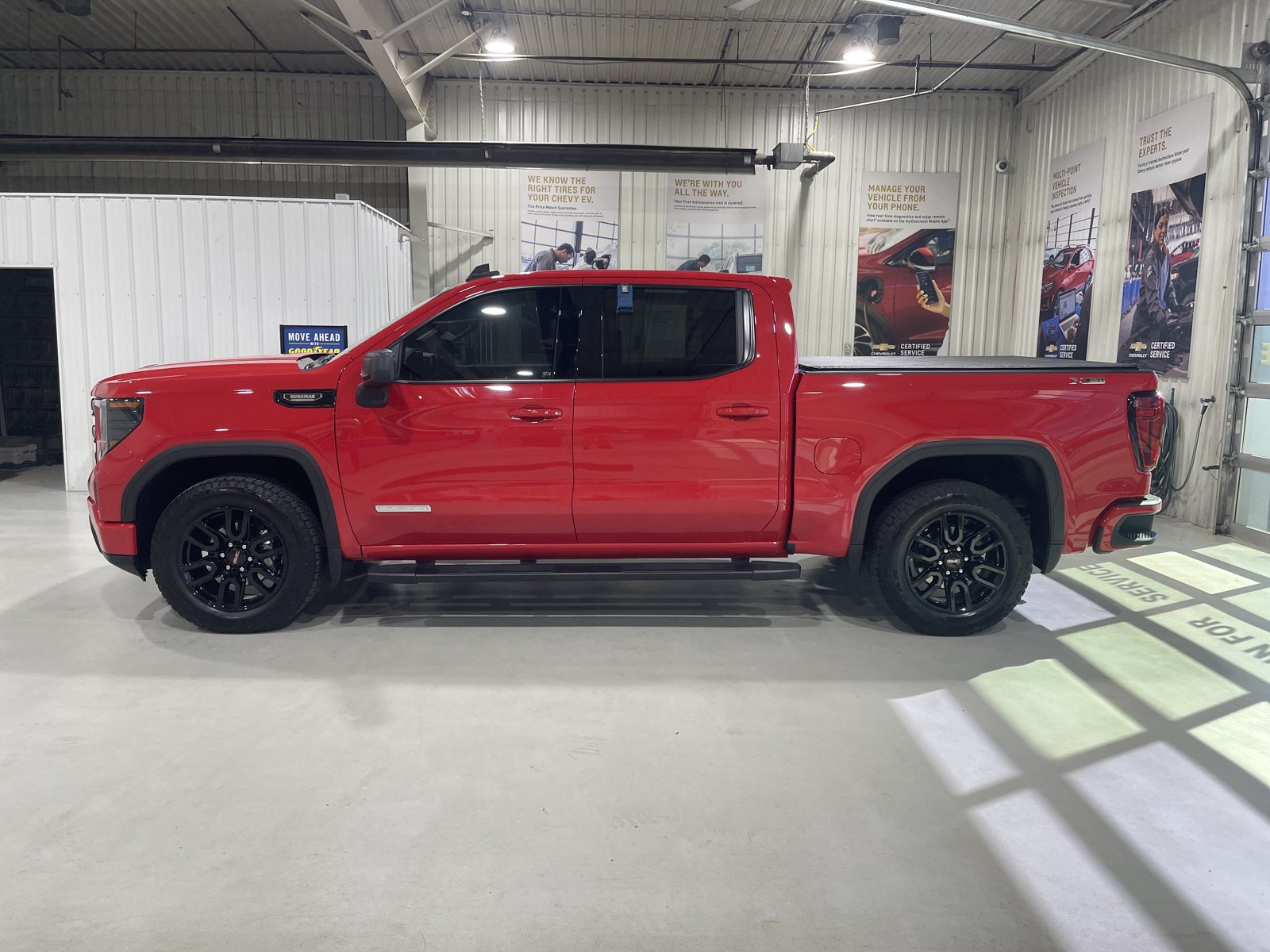 Used 2024 GMC Sierra 1500 Elevation AWD/4WD image 5