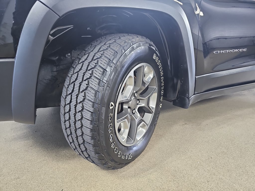 Used 2019 Jeep Cherokee Trailhawk AWD/4WD image 37