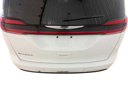 Used 2022 Chrysler Pacifica Touring-L FWD image 16