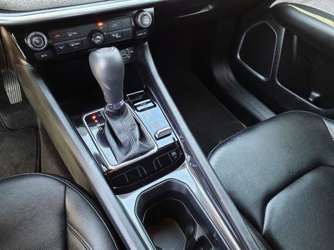 Used 2024 Jeep Compass Latitude image 11