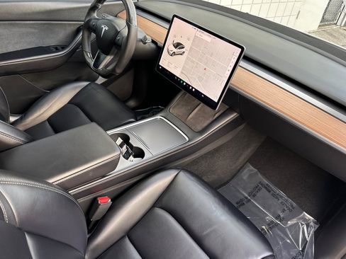 Used 2022 Tesla Model Y Performance image 16