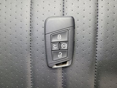 Used 2022 Volkswagen Tiguan SE FWD image 32