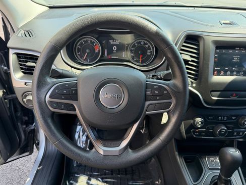 Used 2020 Jeep Cherokee Latitude FWD image 25