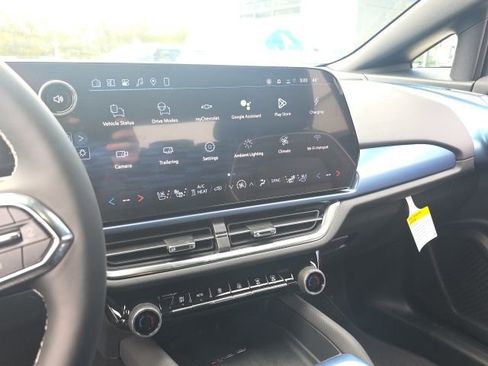 New 2026 Chevrolet Equinox EV LT image 23